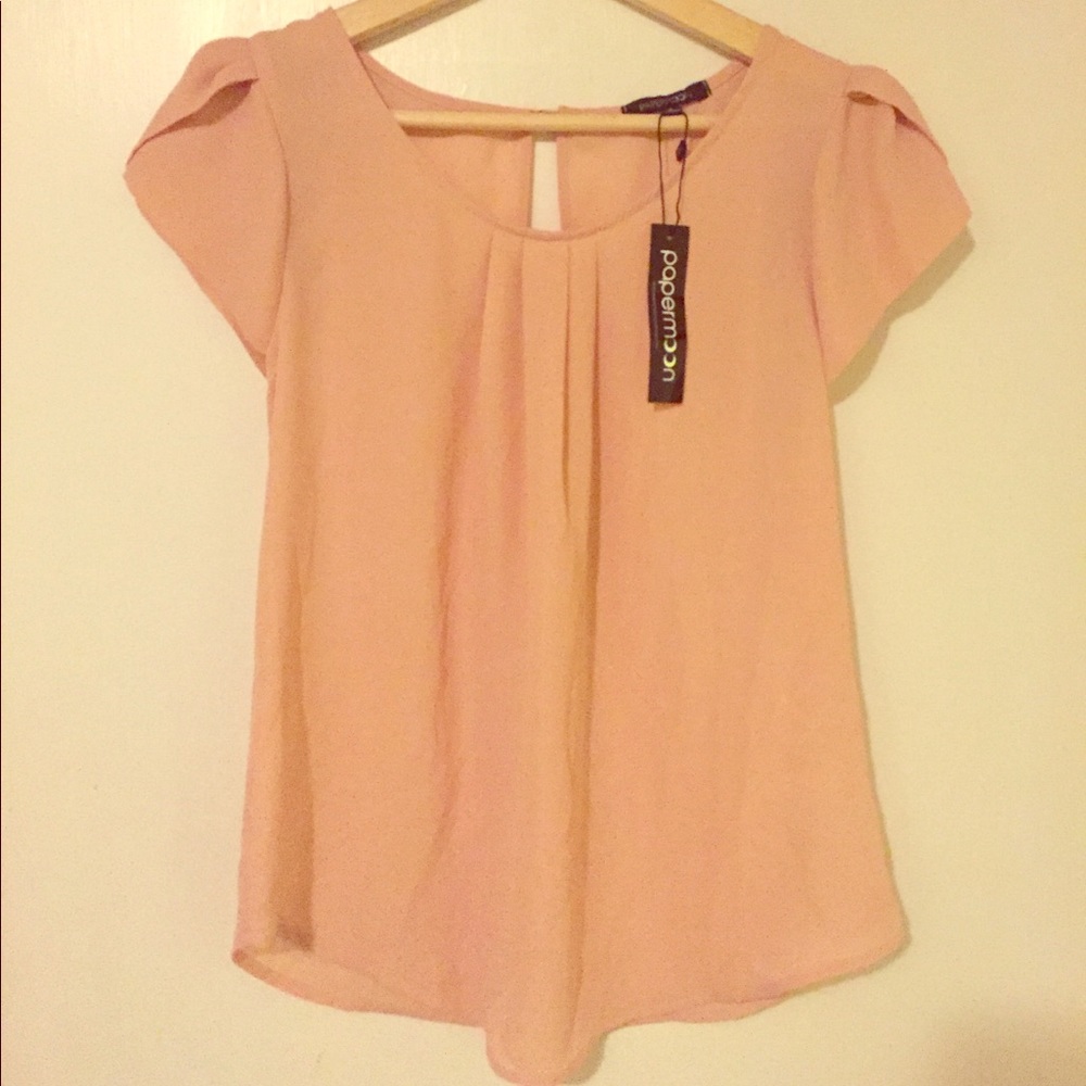 🌷Feminine Blouse NWT - Perfect for Spring!